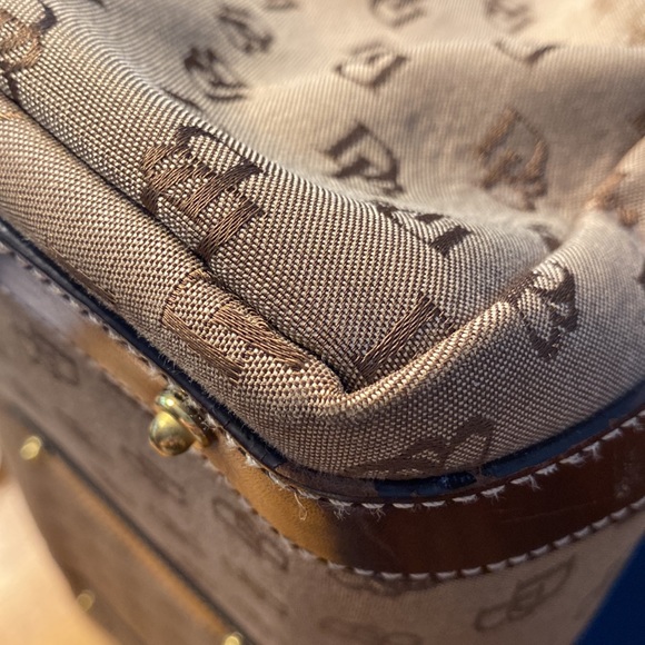 Dooney&Bourke large tote - Picture 15 of 16